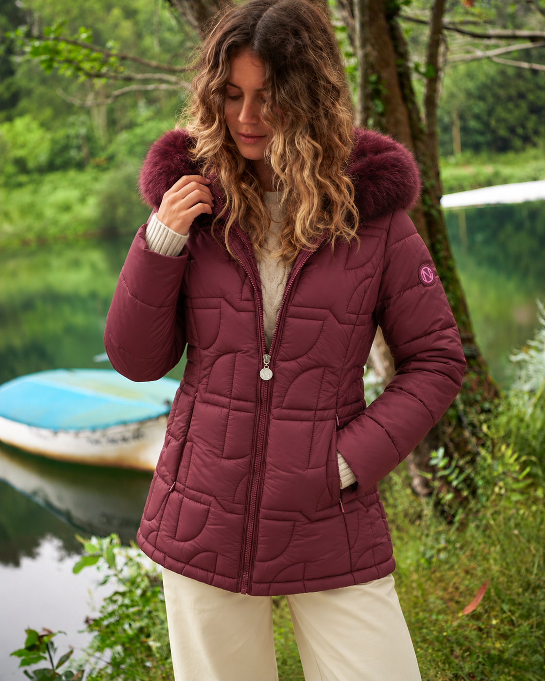 Parka Vera granate acolchada con capucha de pelo - Le Option Nord
